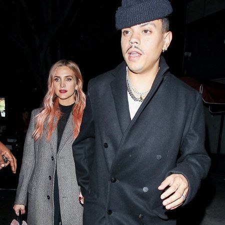 Ashlee and Evan out for romantic dinner